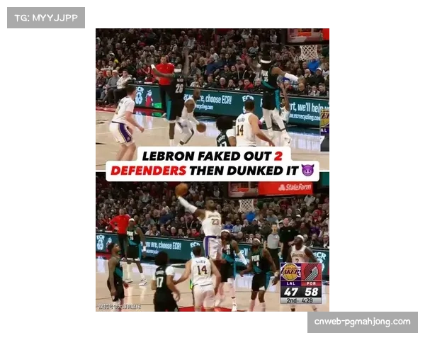 镜头捕捉：詹姆斯突破遭恶意犯规，裁判经回看升级为一级恶意